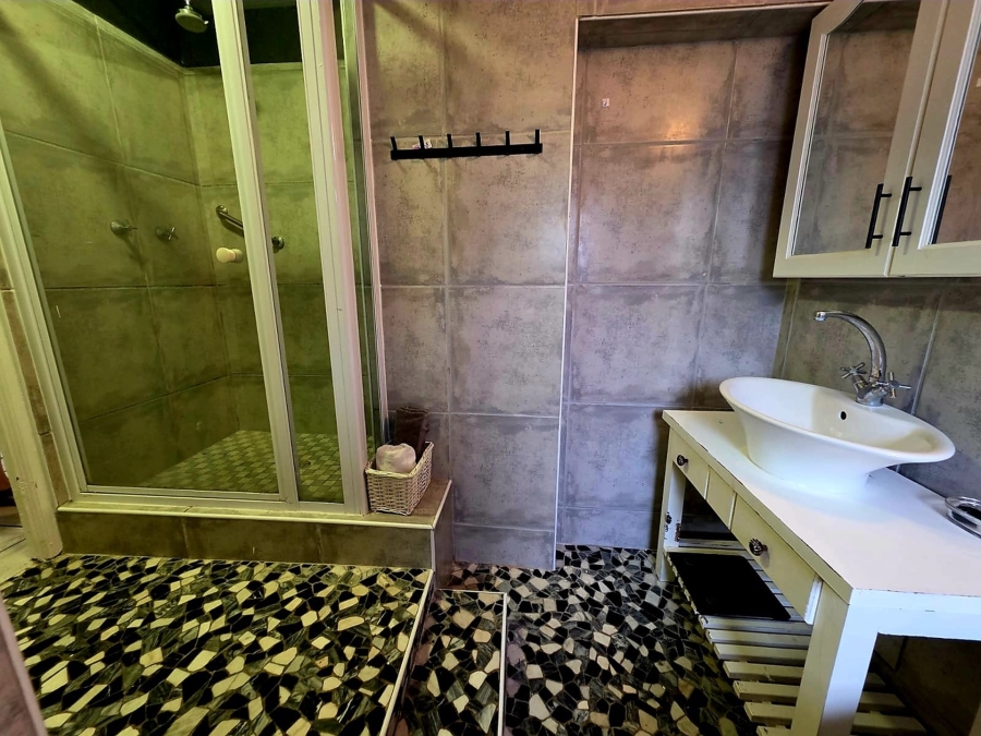 6 Bedroom Property for Sale in Oceanview Heights Western Cape